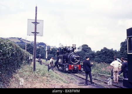 Un original des années 60, image d'une locomotive à vapeur train été mises en place par le personnel et les touristes. Banque D'Images