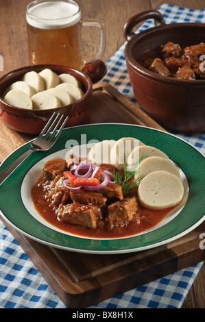 Goulasch et boulettes de pommes de terre style Tchèque Banque D'Images