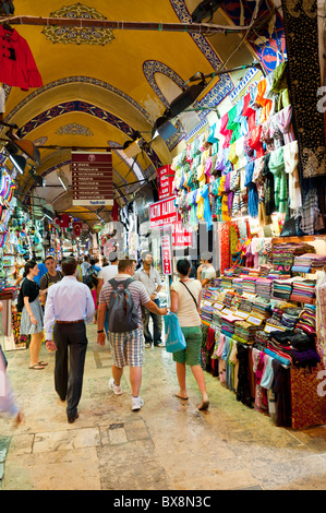 L'intérieur du Grand Bazar Kapalicarsi Istanbul Turquie Banque D'Images