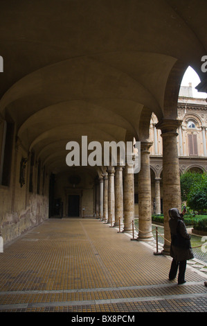 Extérieur cour Galerie Doria Pamphilj Via Corso, dans le centre de Rome Italie Europe Banque D'Images