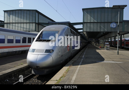 TGV à la gare principale de Stuttgart Banque D'Images