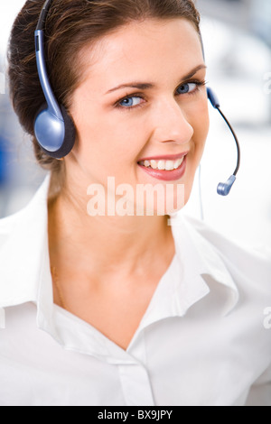 Portrait de beau représentant du service à la clientèle avec sourire Banque D'Images