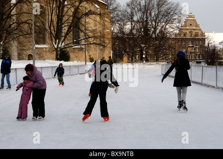 Patin à glace dans la vieille ville de Tallin. Noël à Tallin Estonie Banque D'Images