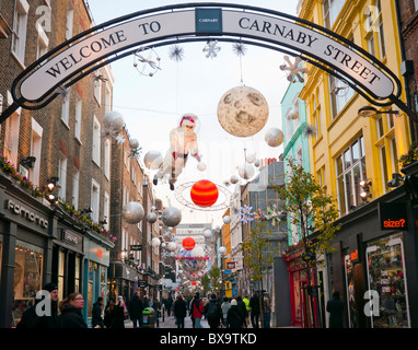 Décorations de Noël et des lumières à Carnaby Street dans le West End de Londres en Grande-Bretagne Banque D'Images