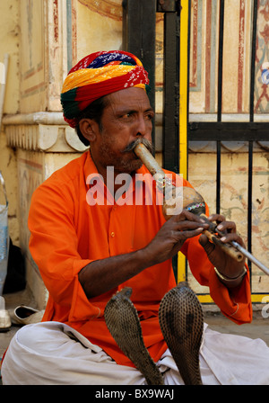 Charmeur de serpent à Jaipur, Rajasthan , Inde . L'Asie . Banque D'Images