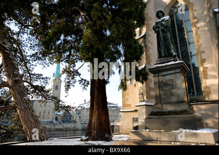 Ulrich Zwingli statue près de la rivière Limmat à Zurich, Suisse. Banque D'Images