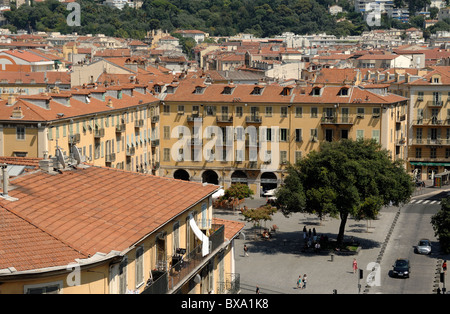 Vue sur la place Garibaldi Vieux Nice, Alpes-Maritimes, Côte-d'Azur, France Banque D'Images