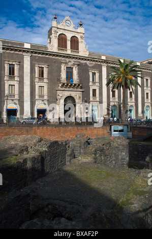 La Piazza Stesicoro avec ruines de l'amphithéâtre romain Catane Sicile Italie Europe Banque D'Images