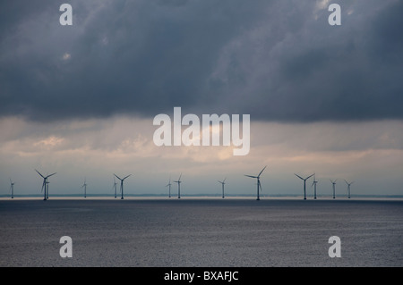 Un groupe d'éoliennes. Banque D'Images