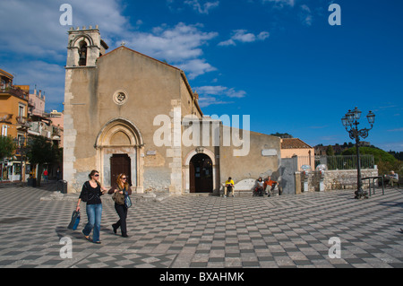 Piazza IX Aprile vieille ville Taormina Sicile Italie Europe Banque D'Images