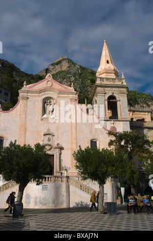 L'église San Giuseppe Piazza IX Aprile vieille ville Taormina Sicile Italie Europe Banque D'Images