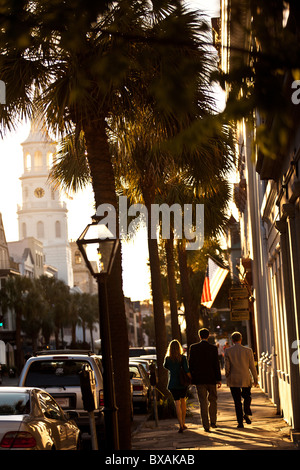 Broad Street et St Michael's Church à Charleston, SC. Banque D'Images