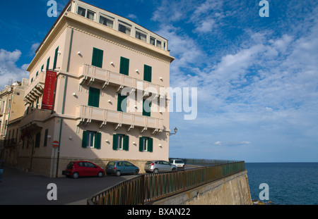 Hôtel Livingstone le long de la rue Via Nizza par mer de l'île Ortigia Syracuse vieille ville Sicile Italie Europe Banque D'Images