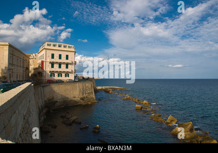 Hôtel Livingstone le long de la rue Via Nizza par mer de l'île Ortigia Syracuse vieille ville Sicile Italie Europe Banque D'Images