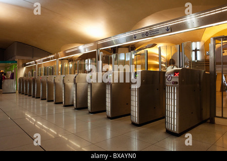 Tourniquets train station Banque D'Images