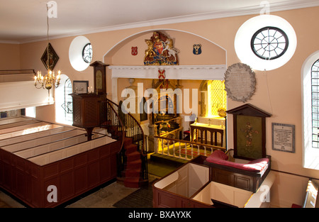 L'intérieur de l'église St Pierre Soumagne Surrey UK Banque D'Images