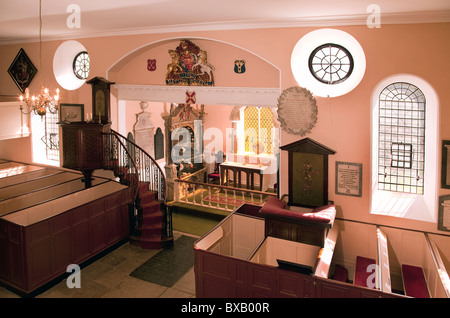 L'intérieur de l'église St Pierre Soumagne Surrey UK Banque D'Images