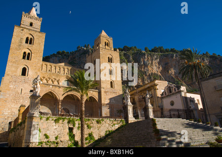 L'cathdedral Duomo à la Piazza del Duomo Square centre ville de Cefalù Sicile Italie Europe Banque D'Images