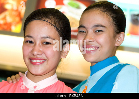 Le personnel de restauration rapide, Elizabeth Mall, Cebu City, Philippines Banque D'Images