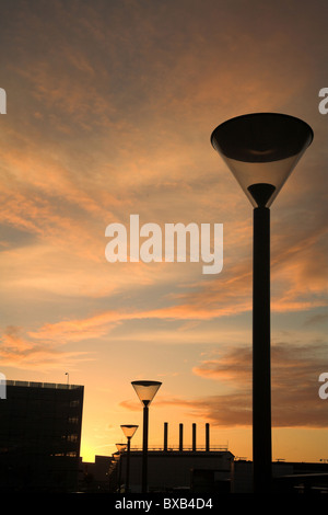 L'aéroport de Kastrup à Copenhague au Danemark avec un chaleureux soleil orange Banque D'Images