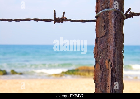 Grillage bloquant la plage, selective focus Banque D'Images