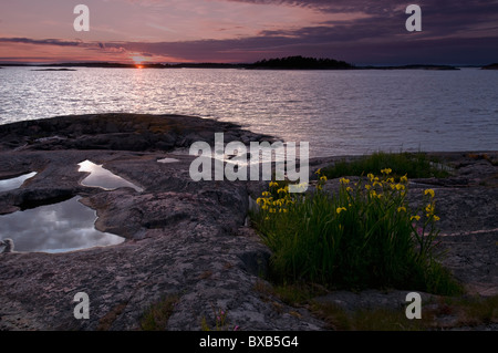 Coucher du soleil au-dessus de l'eau Banque D'Images