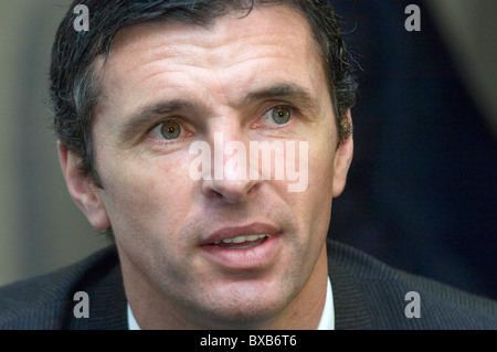 Gary Speed est dévoilé comme Manager de l'Équipe nationale de football gallois au cours d'une conférence de presse à l'hôtel Vale à Cardiff. Banque D'Images