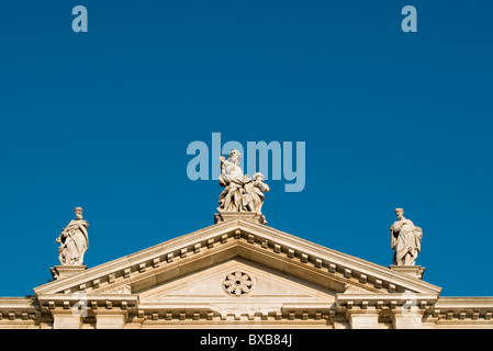 Statues de saints, San Toma église dédiée à San Tommaso Apostolo (Apôtre Thomas), Venise, Vénétie, Italie Banque D'Images