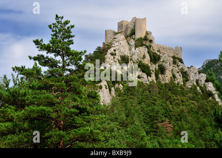 Le spectaculaire château de Puilaurens. Puilaurens, Aude, Languedoc-Roussillon, France. Banque D'Images