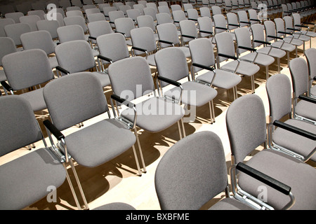 Rangées de chaises Banque D'Images