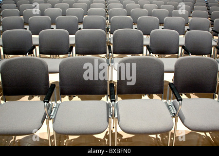 Rangées de chaises Banque D'Images