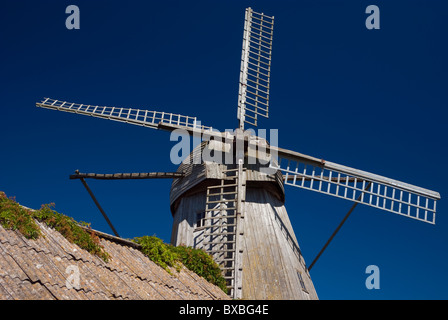 Moulin close-up à l'Angla colline sur l'île estonienne de Saaremaa Banque D'Images
