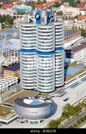 Musée BMW et le siège de la BMW AG de la Tour olympique de Munich, Bavaria, Germany, Europe Banque D'Images