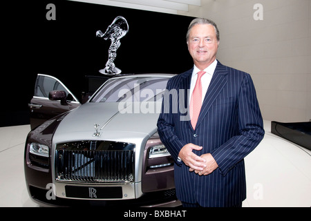 Tom Purves, président-directeur général de la marque automobile Rolls-Royce, qui fait partie du groupe BMW, présentant la nouvelle Rolls-Royce Ghost Banque D'Images