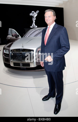 Tom Purves, président-directeur général de la marque automobile Rolls-Royce, qui fait partie du groupe BMW, présentant la nouvelle Rolls-Royce Ghost Banque D'Images