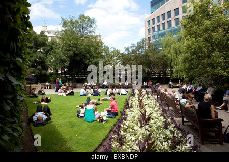 Park à St Andrew Holborn, Londres, Angleterre, Royaume-Uni, Europe Banque D'Images