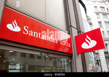 Logo de la Banque Totta Santander à Londres, Angleterre, Royaume-Uni, Europe Banque D'Images