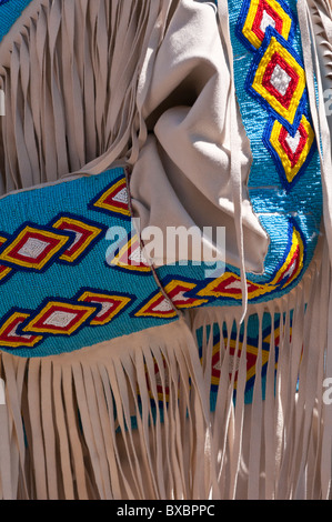 Détail d'un danseur traditionnel féminin's regalia, pow-wow, T'suu Tina pow-wow, Bragg Creek, Alberta, Canada Banque D'Images