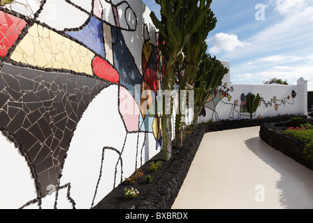 Fundación César Manrique, peinture murale dans le jardin de l'ancienne résidence de Manrique dans Teguise, Lanzarote, Espagne, Europe Banque D'Images
