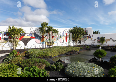 Fundación César Manrique, peinture murale dans le jardin de l'ancienne résidence de Manrique dans Teguise, Lanzarote, Espagne, Europe Banque D'Images