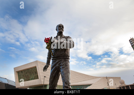 Statue de Frederic John Walker à la Pier Head, en face du musée de Liverpool. Banque D'Images