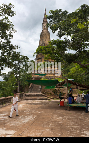 Chet Dey Mak Proum stupa sur la Colline du trésor royal, temple, au Cambodge . Asie Banque D'Images