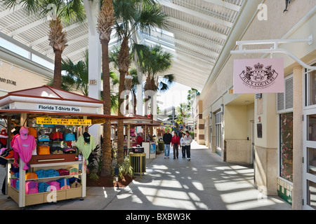 Magasins dans Orlando Premium Outlets, Lake Buena Vista, Orlando, Floride, USA Banque D'Images