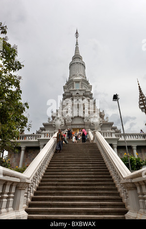 Wat Phnom Oudong au sommet d'Oudong Phumi Chey Otdam Asie Cambodge Banque D'Images