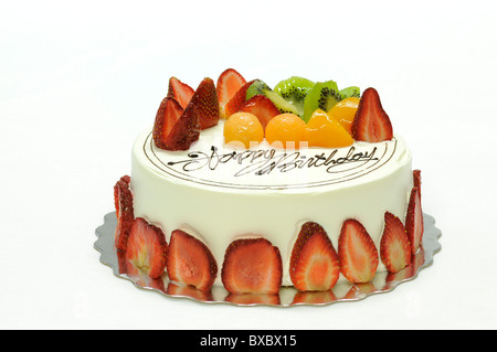 Délicieux gâteau aux fruits colorés avec joyeux anniversaire sur elle Banque D'Images