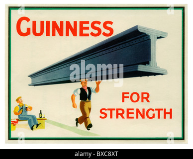 Une vieille petite affiche publicitaire de 'force' pour Guinness, ch. 1935 Banque D'Images