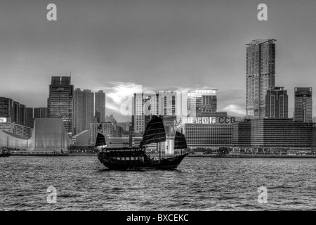 Hong Kong Voyages d'ordure, sur le port Victoria Harbour et les toits de Kowloon à l'arrière-plan de la vue emblématique Banque D'Images