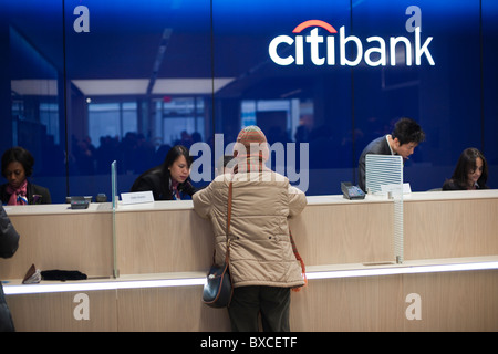 Teller stations dans le nouveau navire amiral de la Citibank Succursale de haute technologie dans l'Union Square de New York Banque D'Images