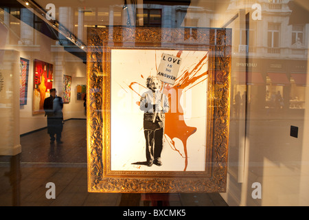 L'Opera Gallery de New Bond Street, Londres. Peinture de Thierry Guetta, Mr Brainwash. Banque D'Images