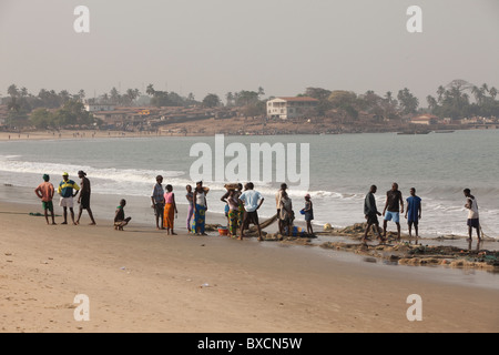 Plages de pêche de la ville capitale de la Sierra Leone, Freetown, le long de l'océan Atlantique. Banque D'Images